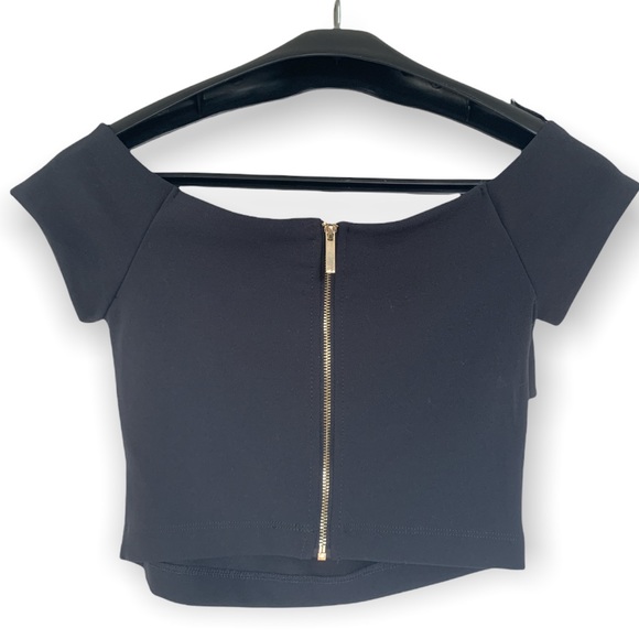 Off the shoulder classy crop top - Picture 2 of 2